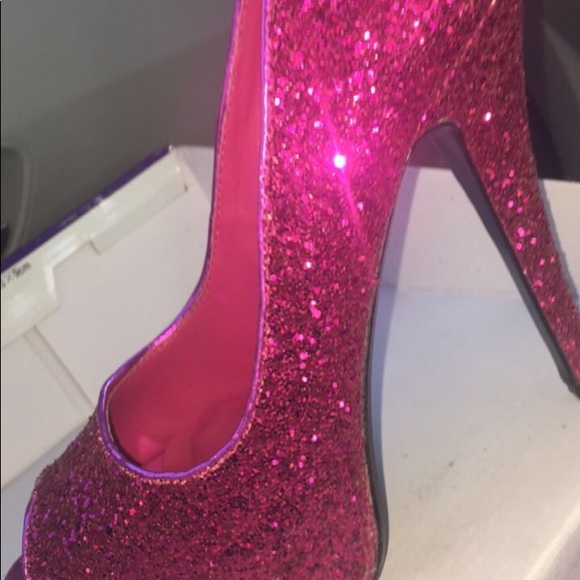 Fuchsia Heels! Size 9 - Picture 1 of 5